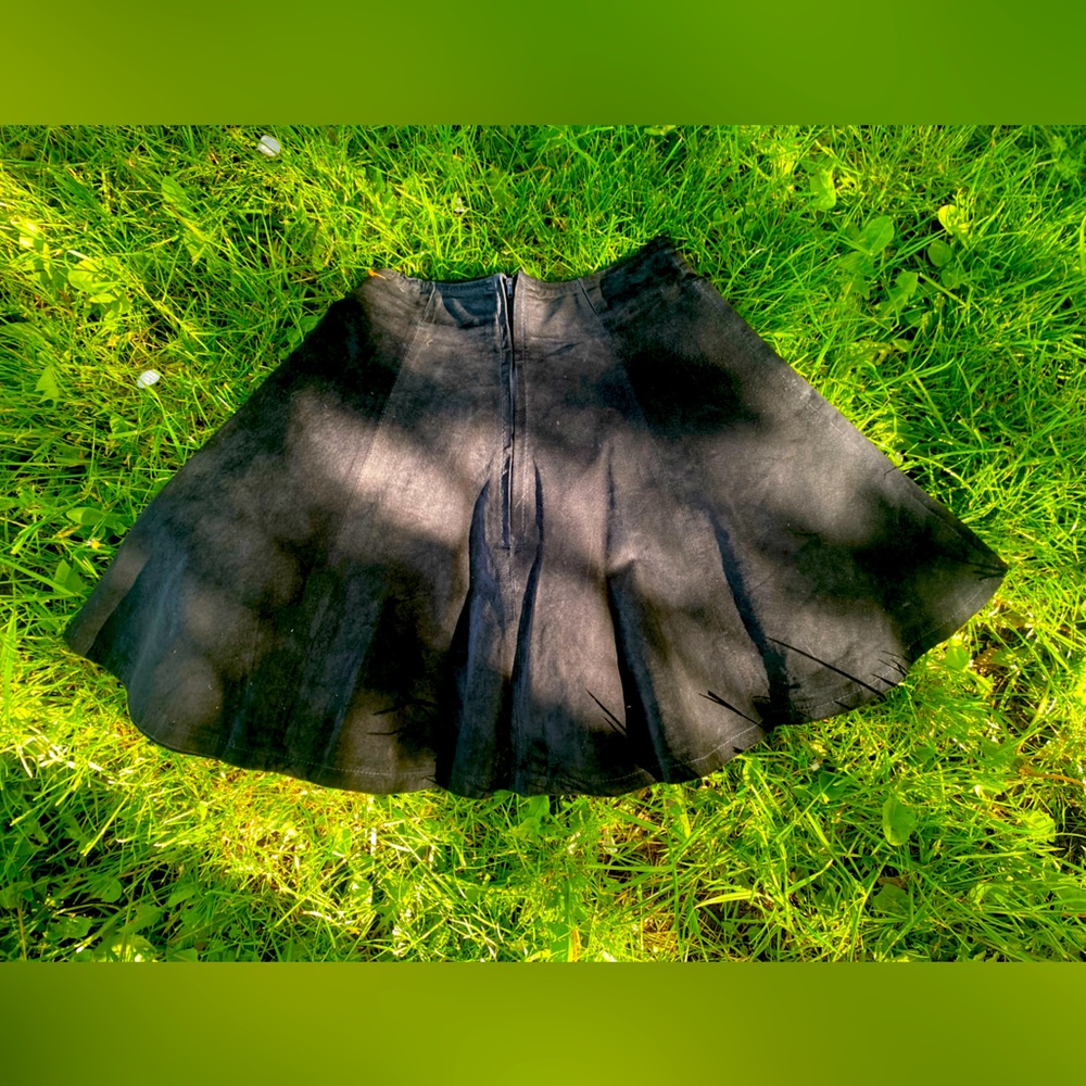 Wilson’s leather black pleated skirt